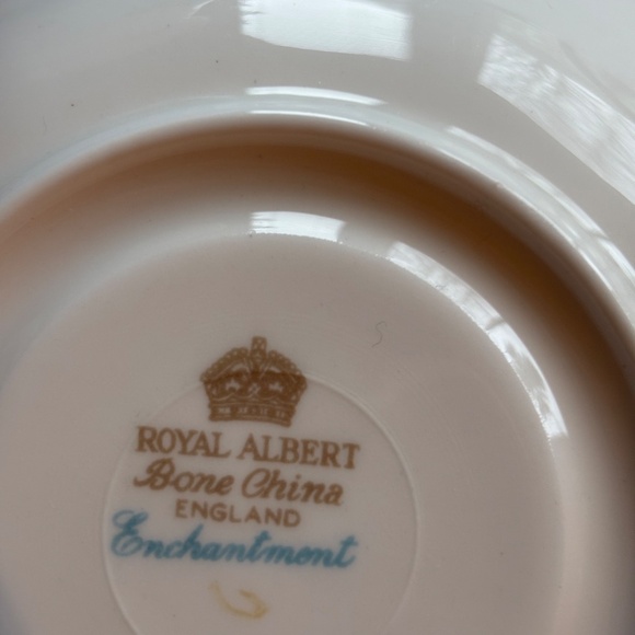 Royal Albert Enchantment 5 Piece Place Setting - Pristine - Picture 9 of 9